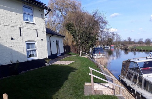 Downham Market Cottage | Picturesque Riverside Cottage - 2 bedroom
