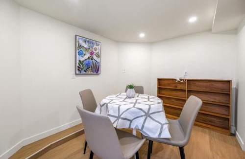 Dunbar House | Picturesque room surrounded by flowers with share spaces