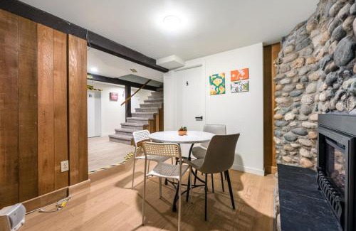 Dunbar House | Picturesque room surrounded by flowers with share spaces
