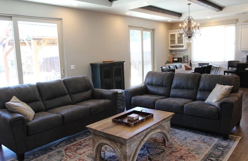 Atascadero House | Picturesque Rosemary Retreat