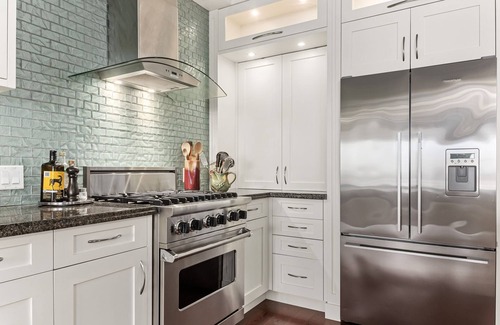 Cordova Bay House | *Picturesque Sandy Beachfront Oasis* Victoria B.C.