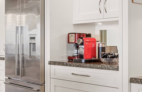 Cordova Bay House | *Picturesque Sandy Beachfront Oasis* Victoria B.C.