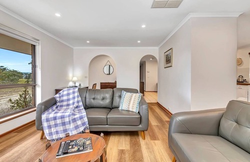 McLaren Vale House | Picturesque Vineyard Farmhouse Nestled on 40 Acres