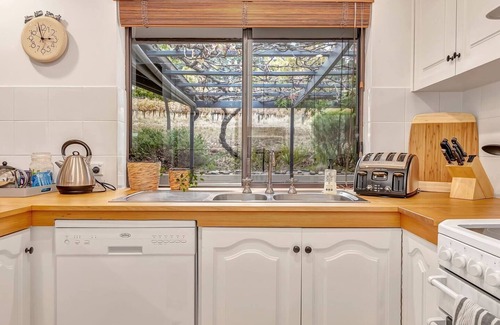 McLaren Vale House | Picturesque Vineyard Farmhouse Nestled on 40 Acres