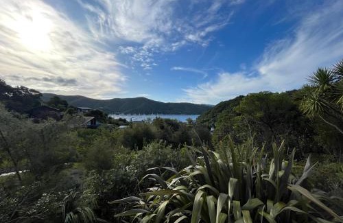 Waikawa Bay House | Picturesque Waikawa - Picton Holiday Home