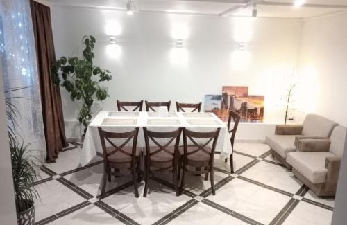 Lazeshchyna House | Pid Skeleyu