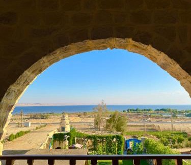 Tunis Village Bed & Breakfast | Pidgeon Lodge - Tunis Village