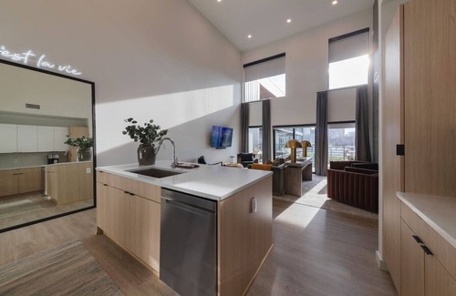 Sobro Apartment | Pie Town Penthouse/*Walk to Broadway!*