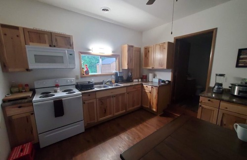 Holcombe Cabin | Piece of Paradise/Private Hot Tub