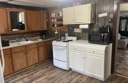 Freeport House | Piedmont lake hunting and fishing cabin
