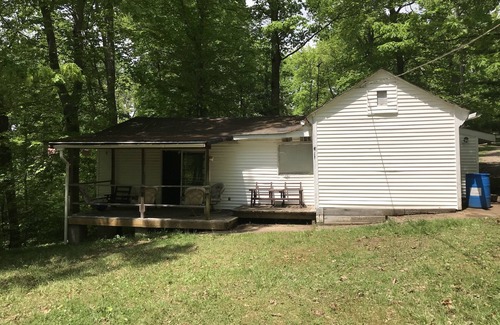 Freeport House | Piedmont lake hunting and fishing cabin
