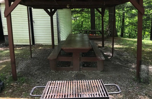 Freeport House | Piedmont lake hunting and fishing cabin