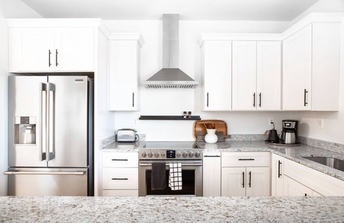Batesville Apartment | Piedmont Place 301| Lux Vineyard & Brewery Getaway in the Heart of Crozet | Pet Friendly