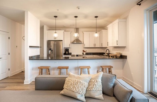 Batesville Apartment | Piedmont Place 401 | Lux Vineyard & Brewery Getaway in the Heart of Crozet | Pet Friendly