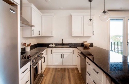 Batesville Apartment | Piedmont Place 401 | Lux Vineyard & Brewery Getaway in the Heart of Crozet | Pet Friendly