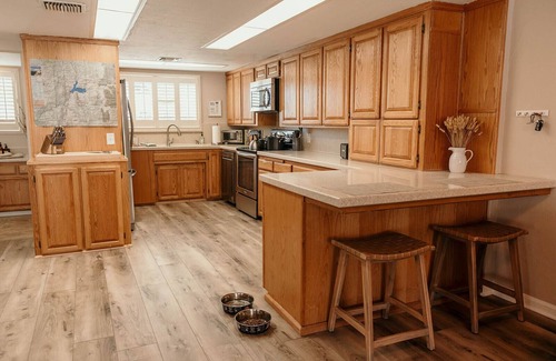 Kernville House | Piedras Hermosas Retro Retreat near Kern River