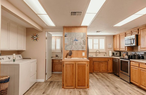 Kernville House | Piedras Hermosas Retro Retreat near Kern River