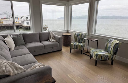 Astoria Apartment | Pier 11-VISTA….2nd Story Apartment with Panoramic views of the Columbia River!