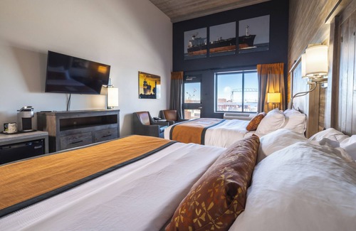 Downtown - Waterfront Hotel | Pier B Resort