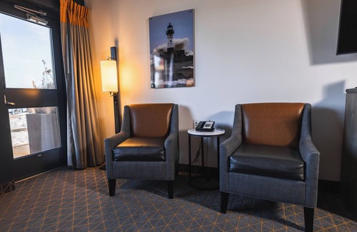 Downtown - Waterfront Hotel | Pier B Resort