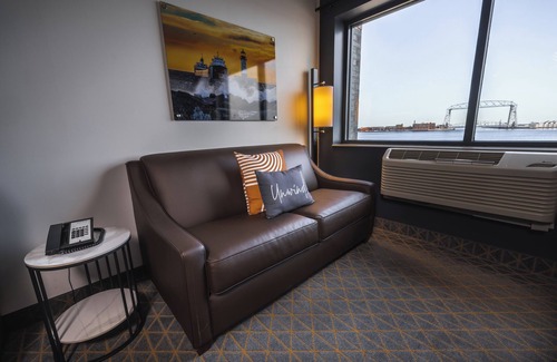 Downtown - Waterfront Hotel | Pier B Resort