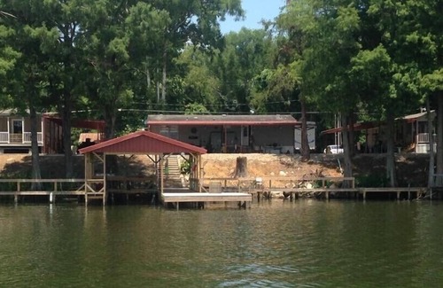 Ferriday House | PIER HAPPINESS on Lake Concordia Lakefront Rental!