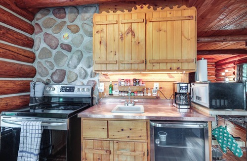 Park Falls Cabin | Pier & Lake-View Patio: Wisconsin Northwoods Cabin