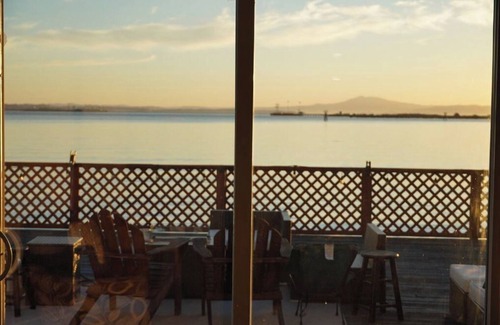 Vallejo House | Pier on the Bayn
