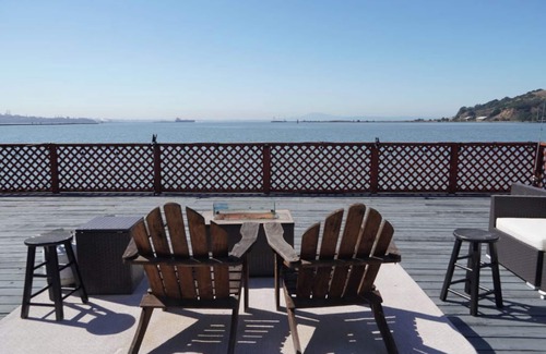Vallejo House | Pier on the Bayn