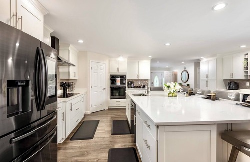 Chester House | Pier Pleasure Retreat- Waterfront & Private Pier