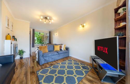 High Wycombe Apartment | Pierocks Carver Entire house, Hot tub & WIFI