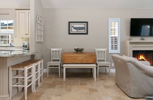 Pierpont Bay House | Pierpont Beach Ventura GEM Sleeps 6 Family Friendly-2 Min Walk to the Beach!