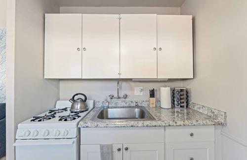 Pierpont Bay Apartment | Pierpont Beach Ventura, CA Cozy Coastal Escape 1/2 block 2 Beach + AC