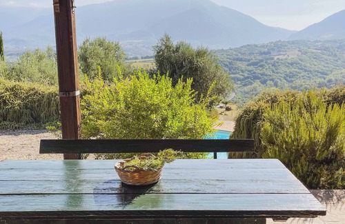 Castiglione a Casauria Apartment | Pietra Pizzuta Country House "Morrone" in the heart of Abruzzo. 1 pool