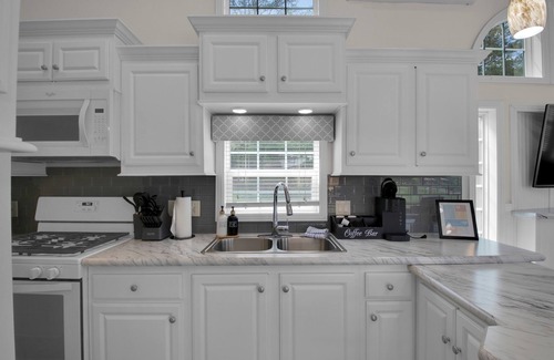 Gatlinburg - Pigeon Forge Cottage | Pigeon Forge 1BR Cottage with Loft