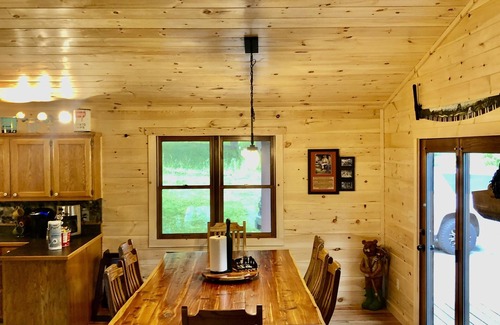 Wears Valley Cabin | Pigeon Forge ! Modern , Game Room , Hot Tub , Close to Gatlinburg