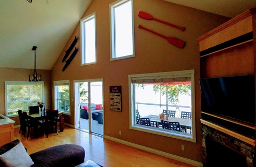 Westerose Cottage | Pigeon Lake Lakefront home . Hot tub, Starlink, firepit.
