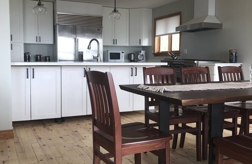 Bobcaygeon Cottage | Pigeon Lake Luxury close to town of Bobcaygeon
