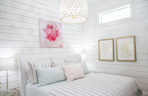 Burton House | "Pigs Fly" an Adorable Guest Suite in the Round Top Area