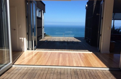 New Lynn House | Piha hilltop sanctuary
