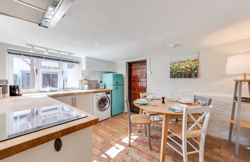 Woodbridge House | Pike Cottage - Two Bedroom House, Sleeps 4