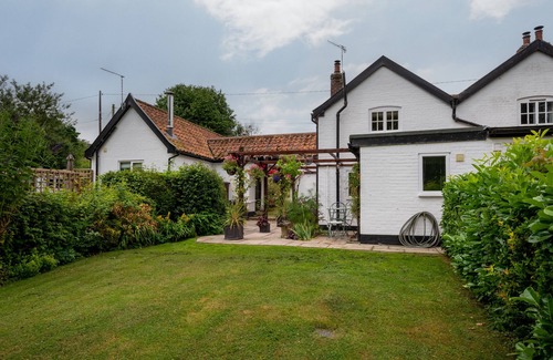 Woodbridge House | Pike Cottage - Two Bedroom House, Sleeps 4