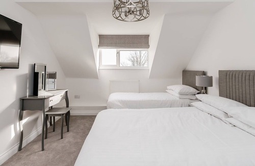 St Ives Hotel | Pike & Eel Hotel and Marina