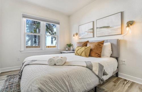 Central Colorado Springs Apartment | Pikes Adventure - Downtown King Scenic Views