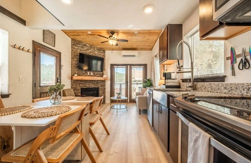 Woodland Park House | Pikes Peak Boutique Retreat!