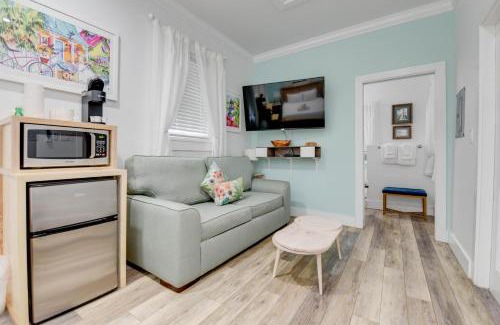 Historic Seaport Apartment | Pilar Cottage - Harbor Walk Hideaways