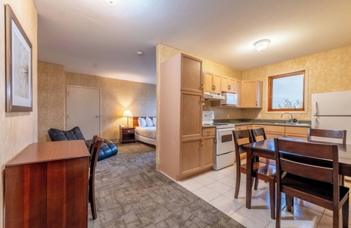Caronport Hotel | Pilgrim Inn