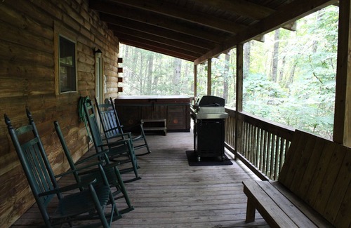 Hico Cabin | Pillow Rock Deluxe Luxury Log cabin in the New River Gorge area