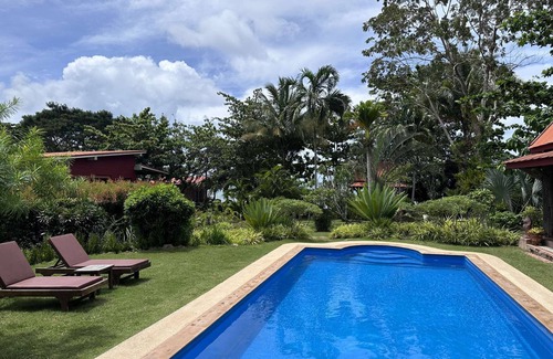 Nuea Khlong Villa | Piman Pu Arthouse 2 kingsize bedrooms with a/c - shared bathroom - 4 persons max