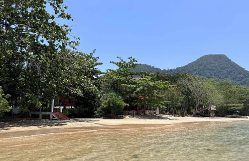 Nuea Khlong Villa | Piman Pu Lek - large 2 storey 1 bedroom kingsize villa with a/c, sea view